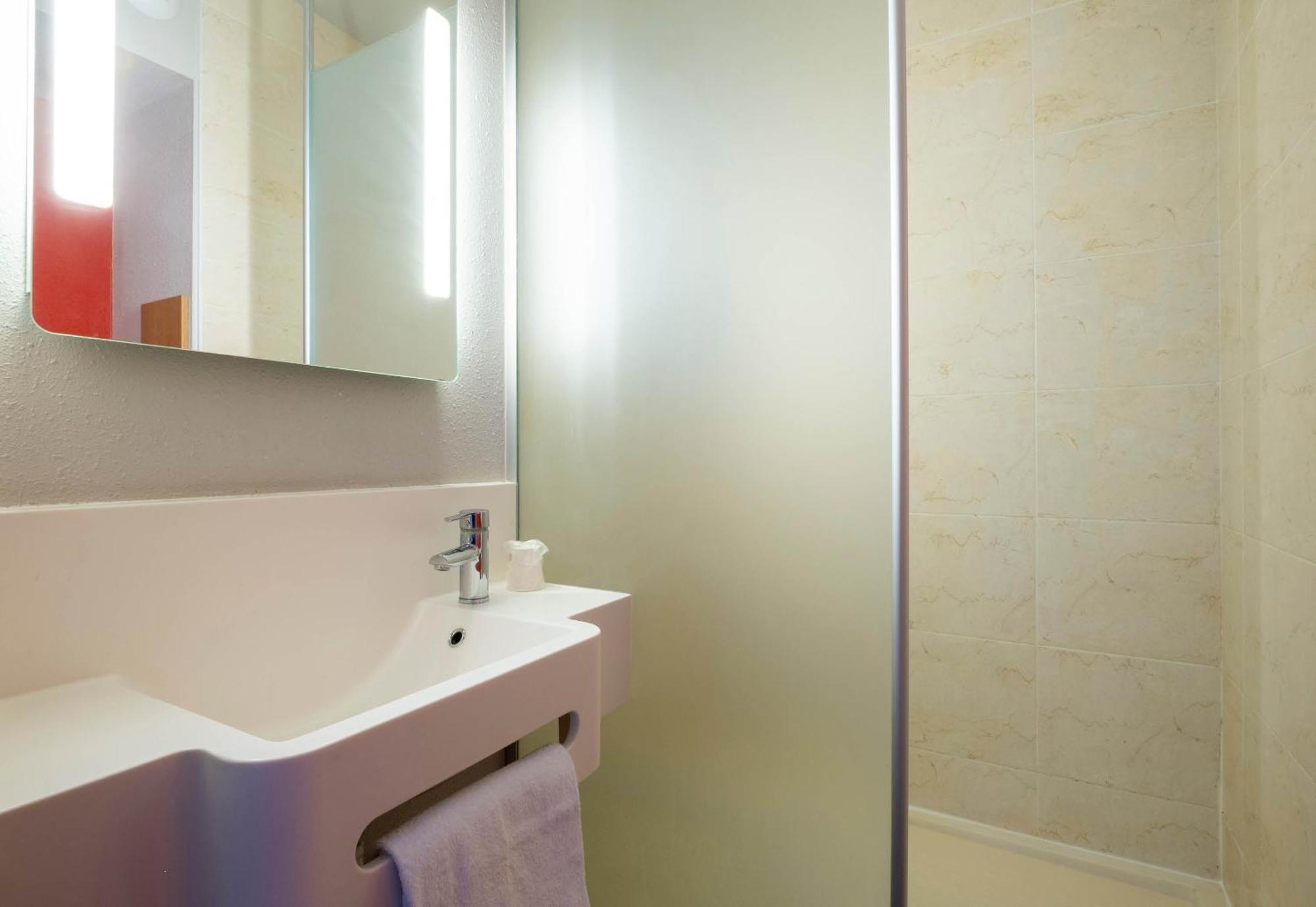 B&B Hotel La Rochelle Beaulieu Puilboreau Esterno foto